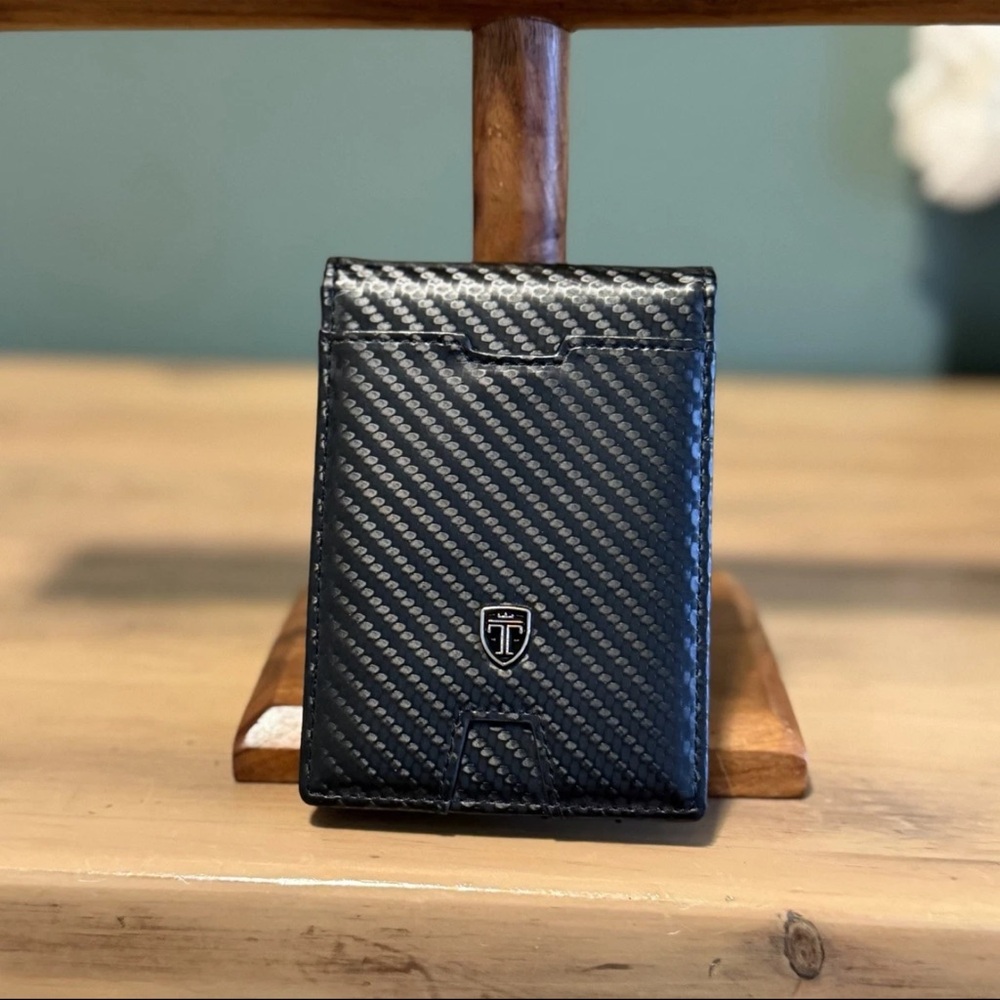 Travando Black Carbon Fiber Card Holder
